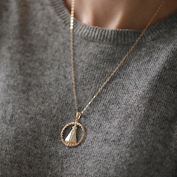 Virgin Mary Crown Necklace | 18k Gold Filled - Picture 4 of 7